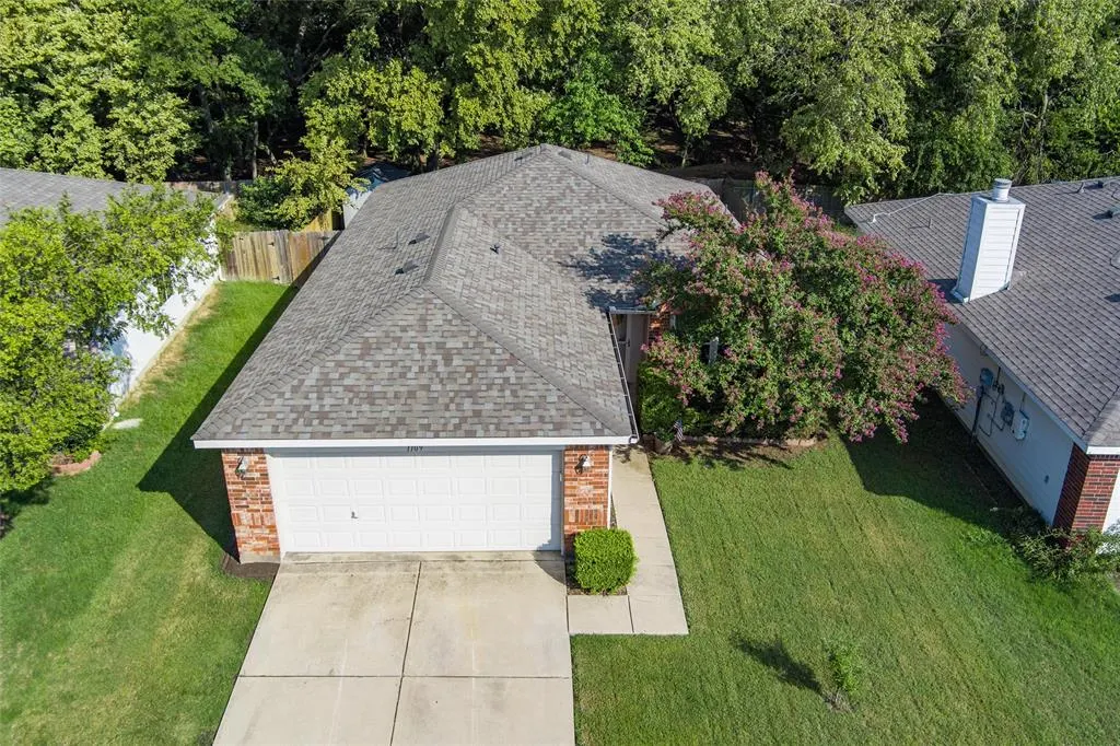 1109 Oak Hollow Lane