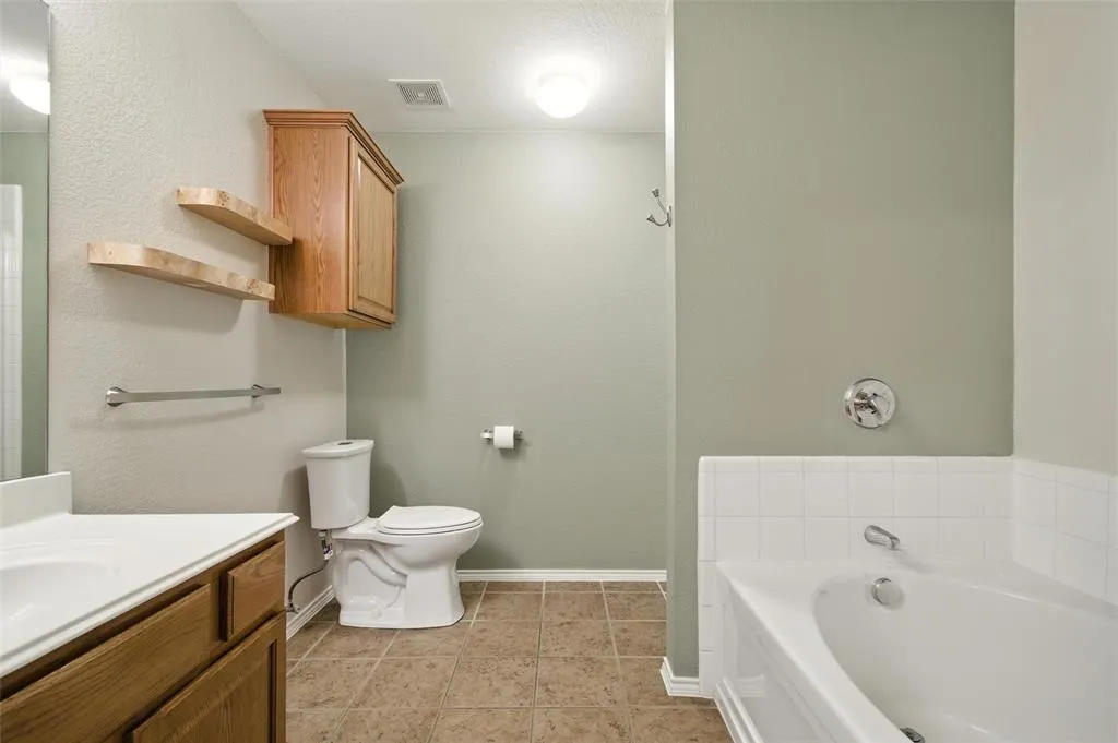 1109 Oak Hollow Lane