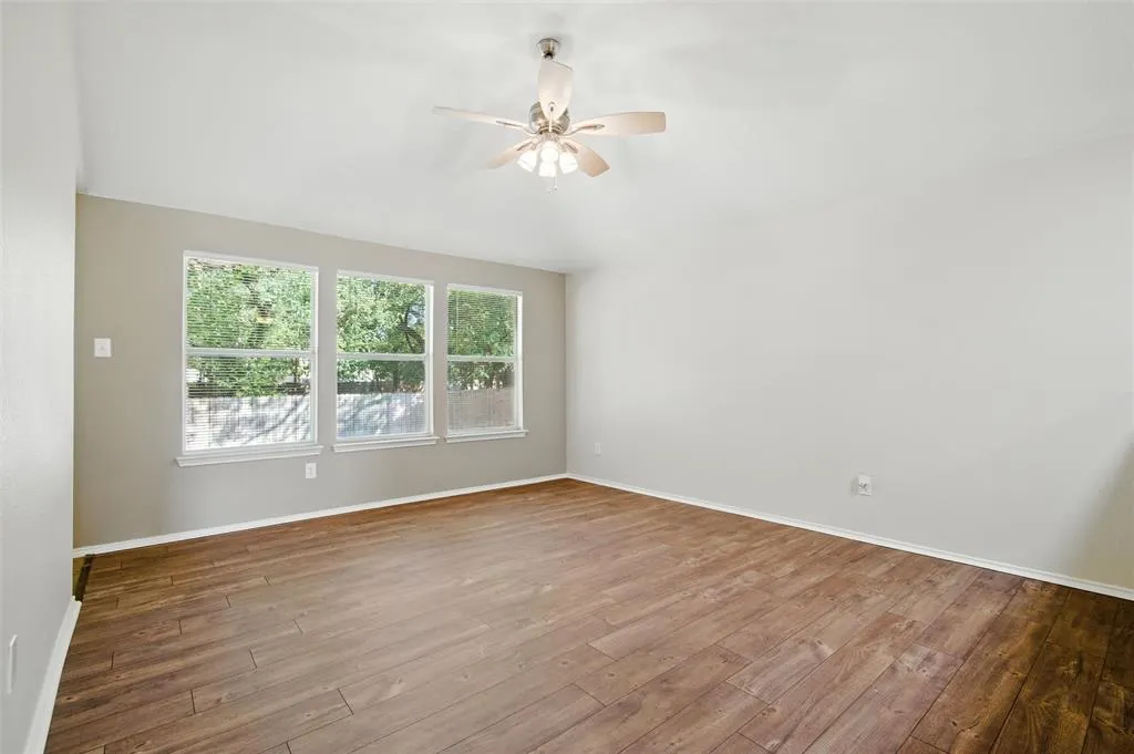 1109 Oak Hollow Lane