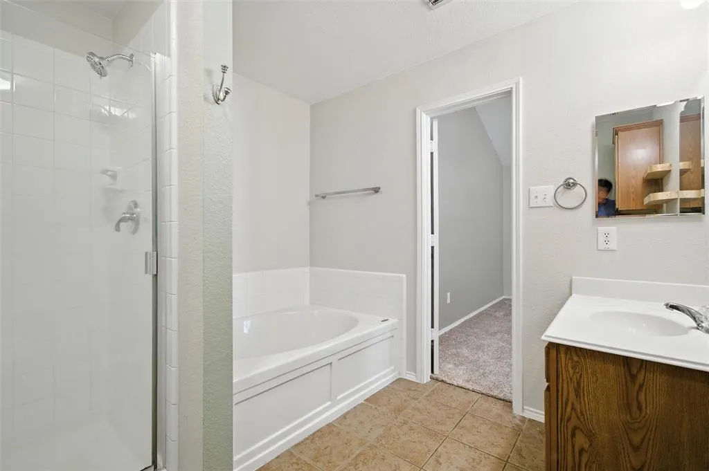 1109 Oak Hollow Lane