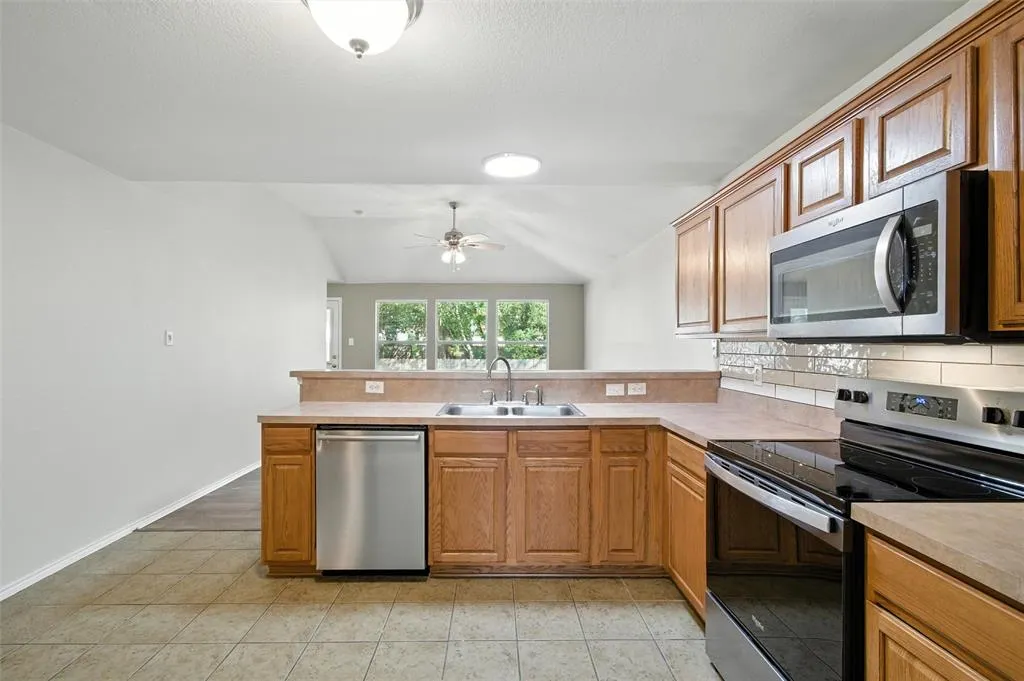 1109 Oak Hollow Lane