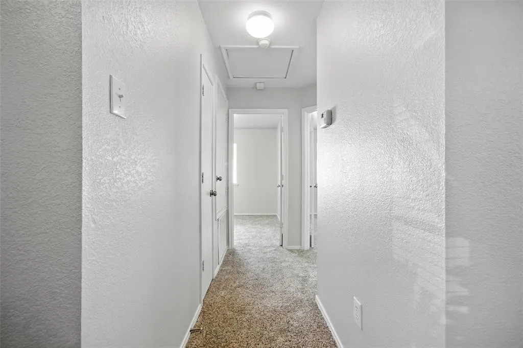 1109 Oak Hollow Lane