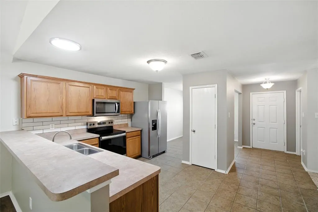 1109 Oak Hollow Lane