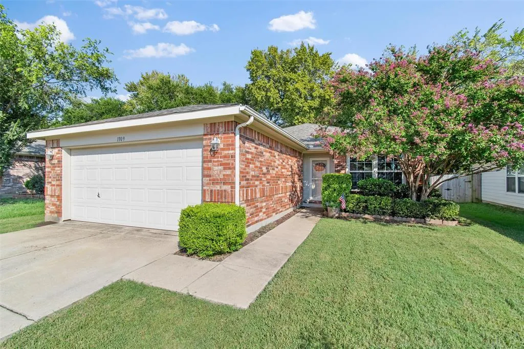 1109 Oak Hollow Lane