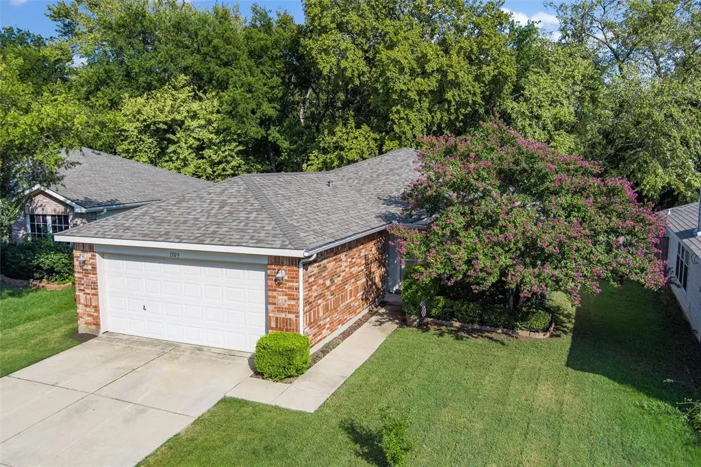 1109 Oak Hollow Lane