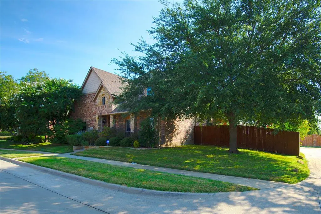 4105 Pecan Bend Lane