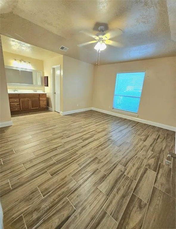 4017 Eagle Pass