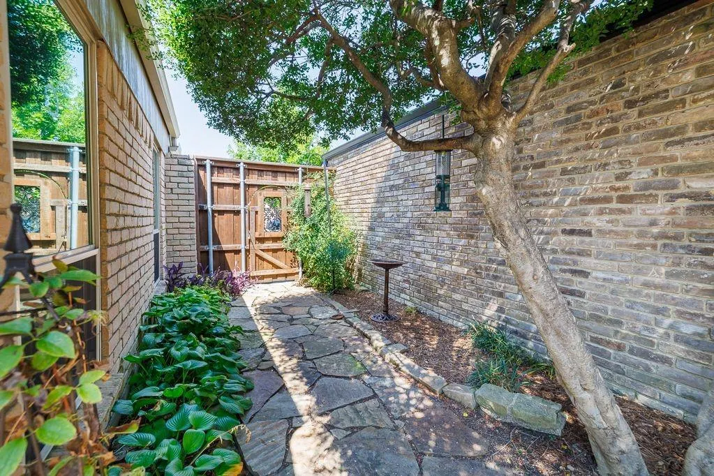 428 Tall Oaks Lane