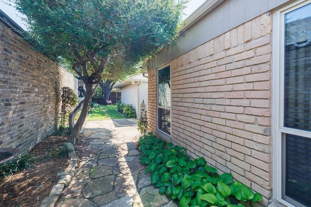 428 Tall Oaks Lane