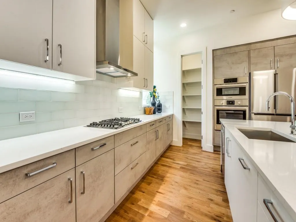 426 W 9th Street, #105