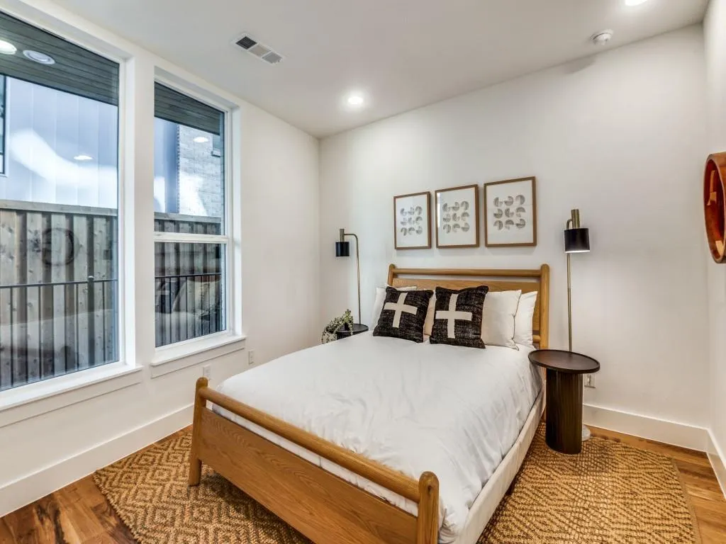 426 W 9th Street, #105