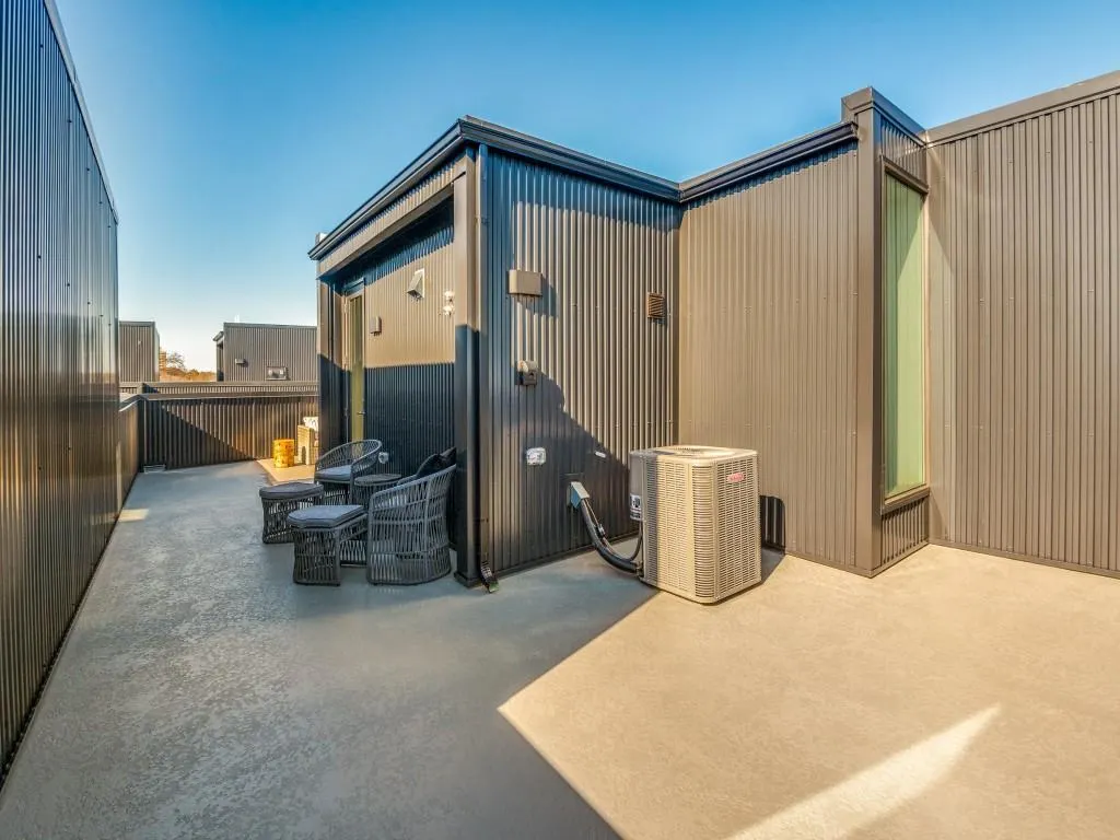 426 W 9th Street, #105