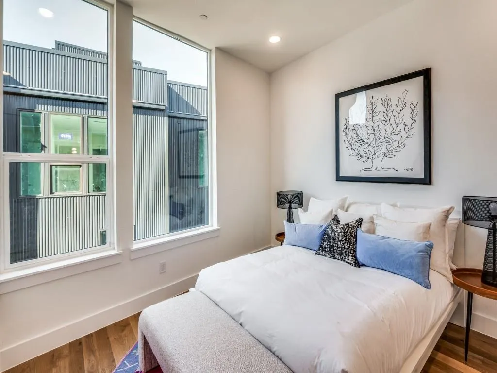 426 W 9th Street, #105