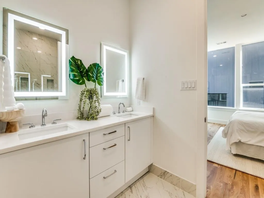 426 W 9th Street, #105