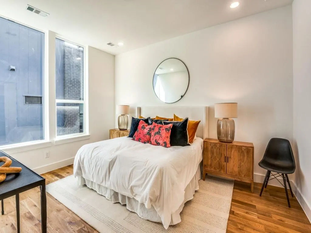 426 W 9th Street, #105