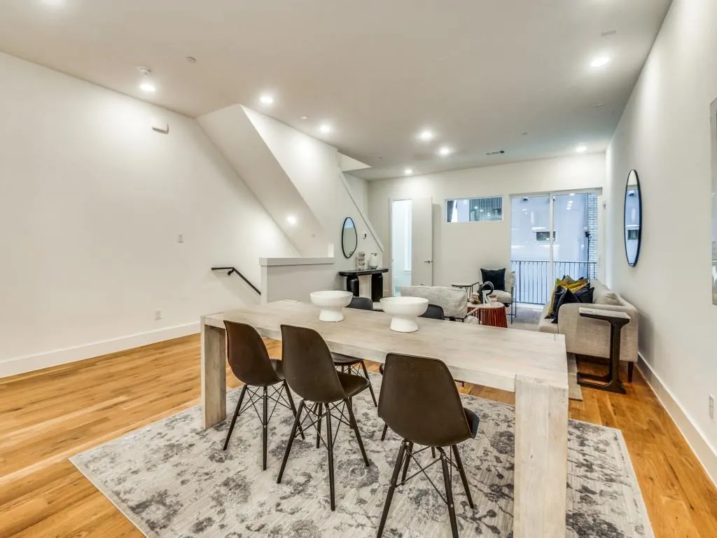 426 W 9th Street, #105