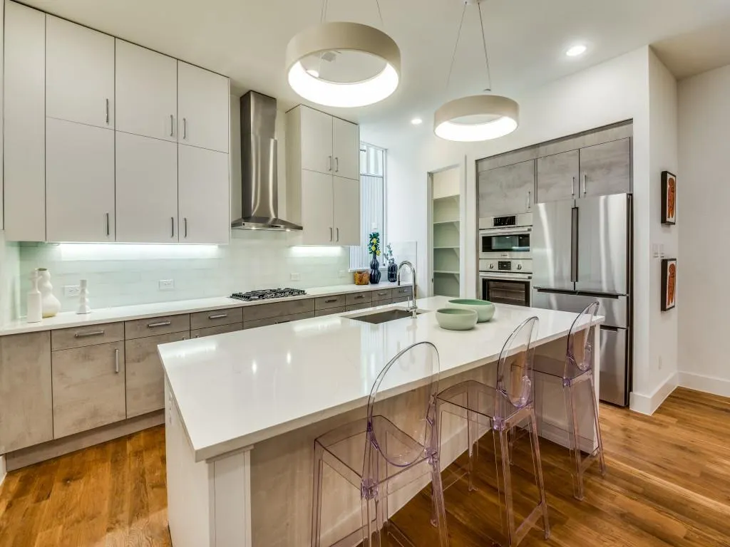 426 W 9th Street, #105
