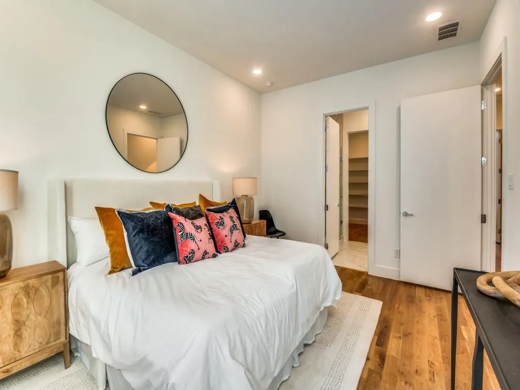 426 W 9th Street, #105