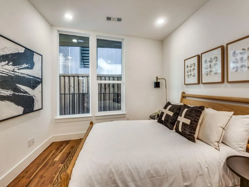 426 W 9th Street, #105