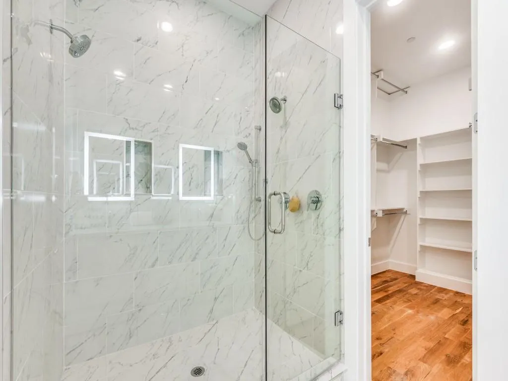 426 W 9th Street, #105