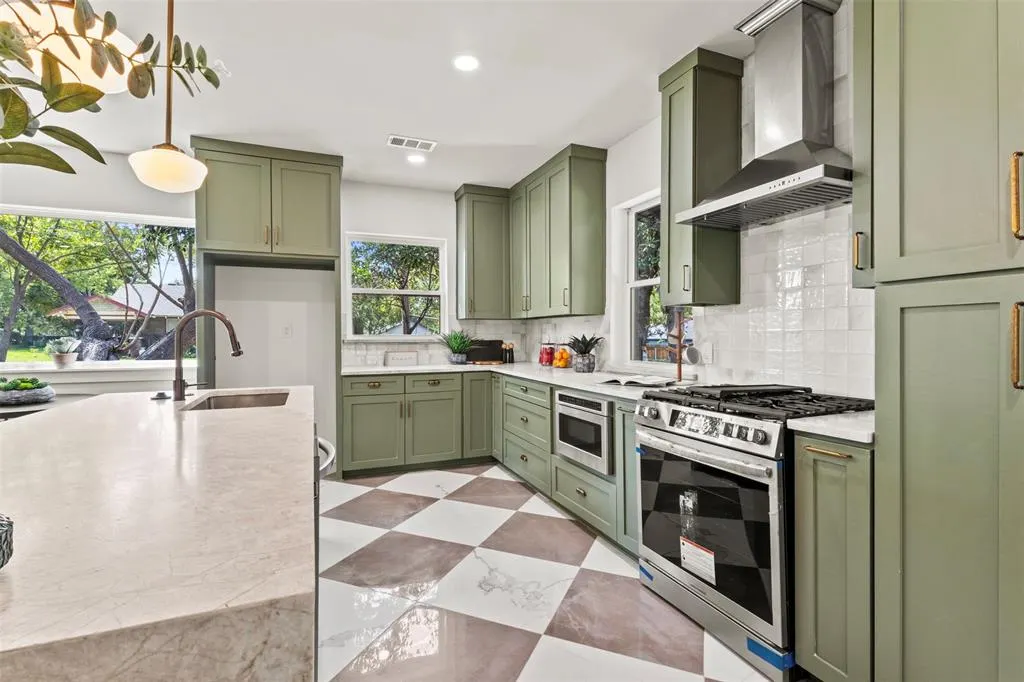 624 N Vernon Avenue
