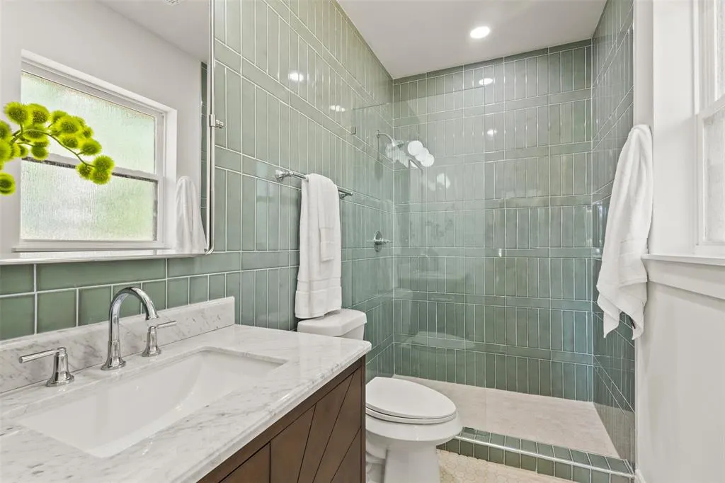 624 N Vernon Avenue