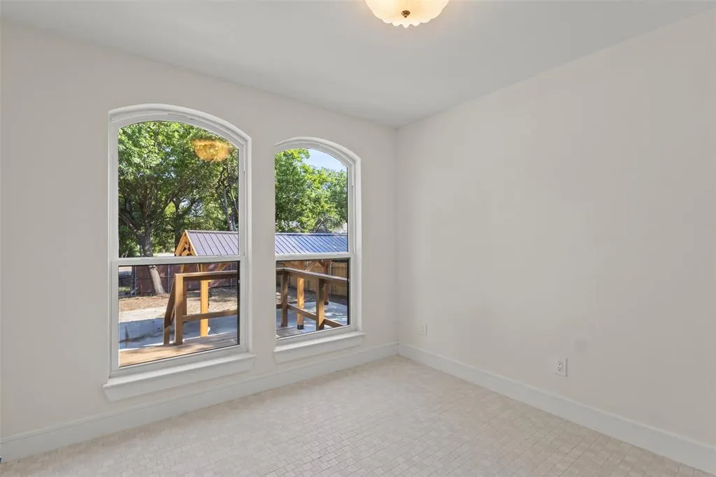 624 N Vernon Avenue