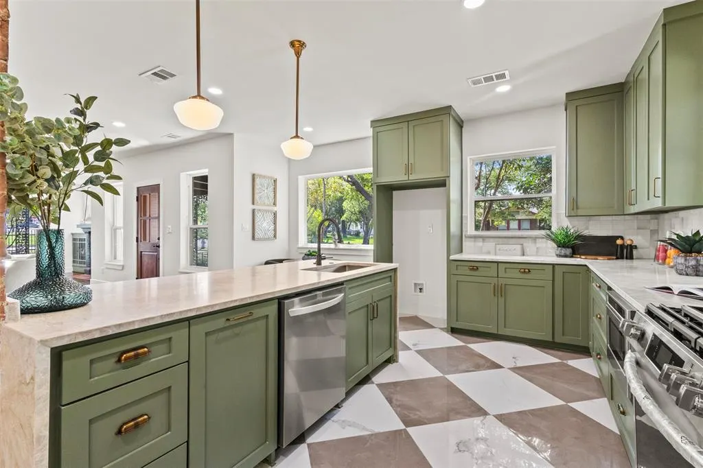 624 N Vernon Avenue