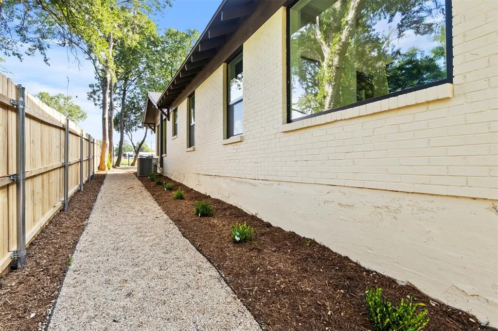 624 N Vernon Avenue