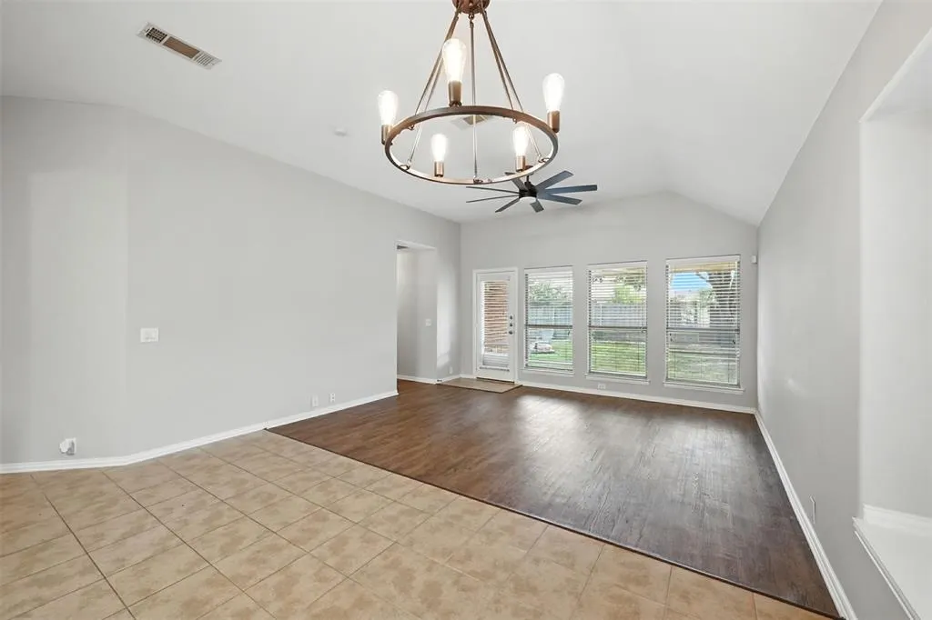 2217 Kingsdale Court