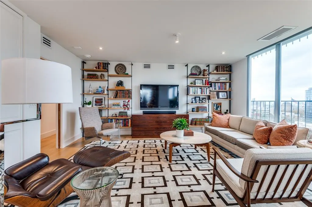 3310 Fairmount Street, #P2B