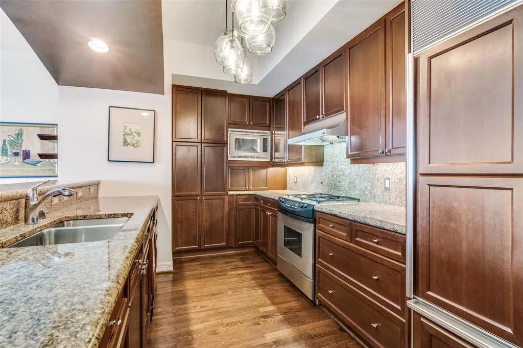 3401 Lee Parkway, #605