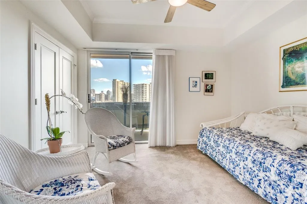 3401 Lee Parkway, #605