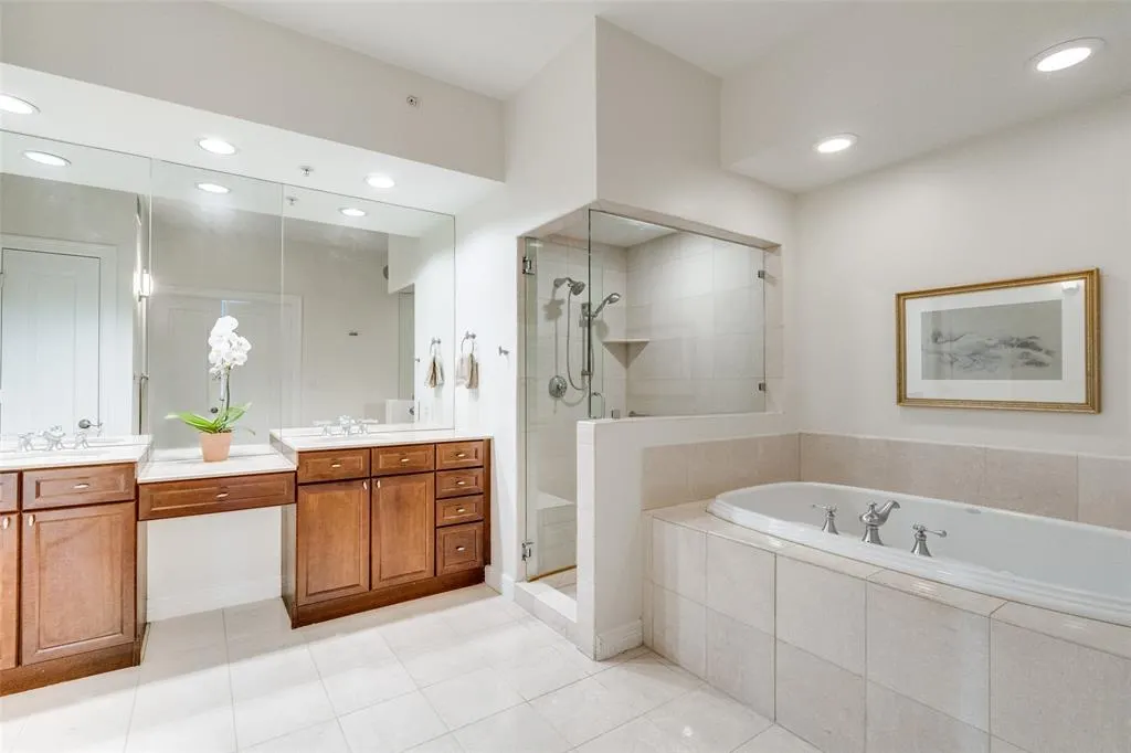 3401 Lee Parkway, #605