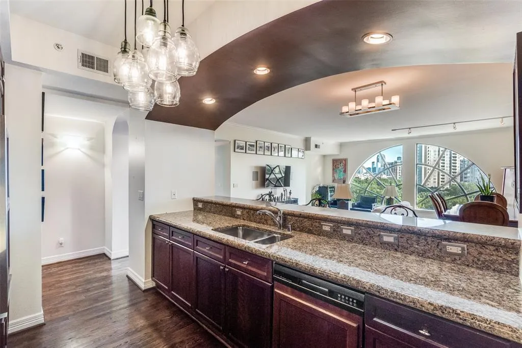 3401 Lee Parkway, #605
