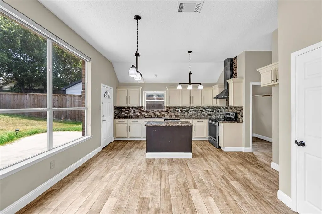 900 Doral Circle