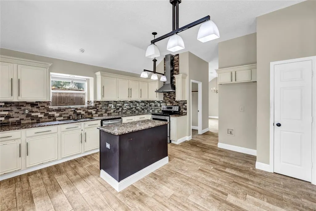 900 Doral Circle
