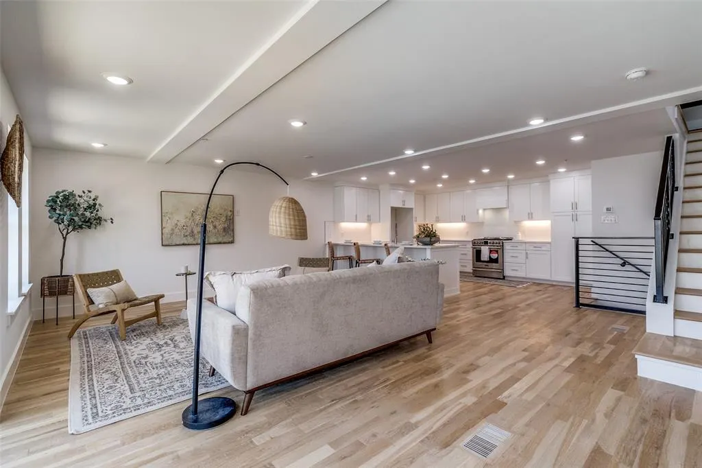 4701 San Jacinto Street, #103