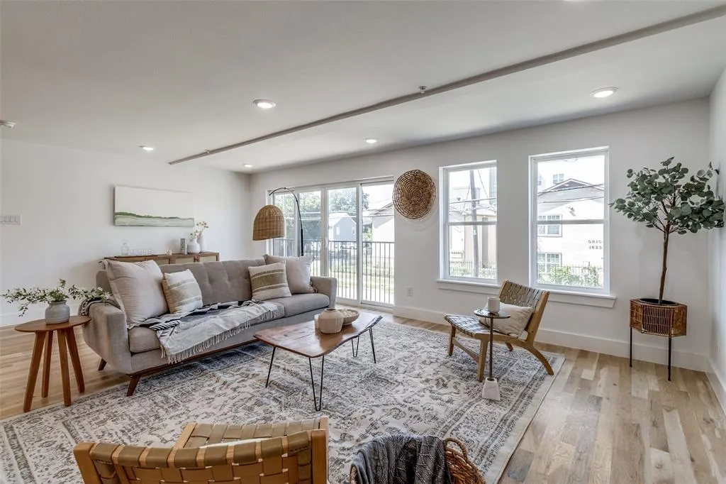 4701 San Jacinto Street, #103