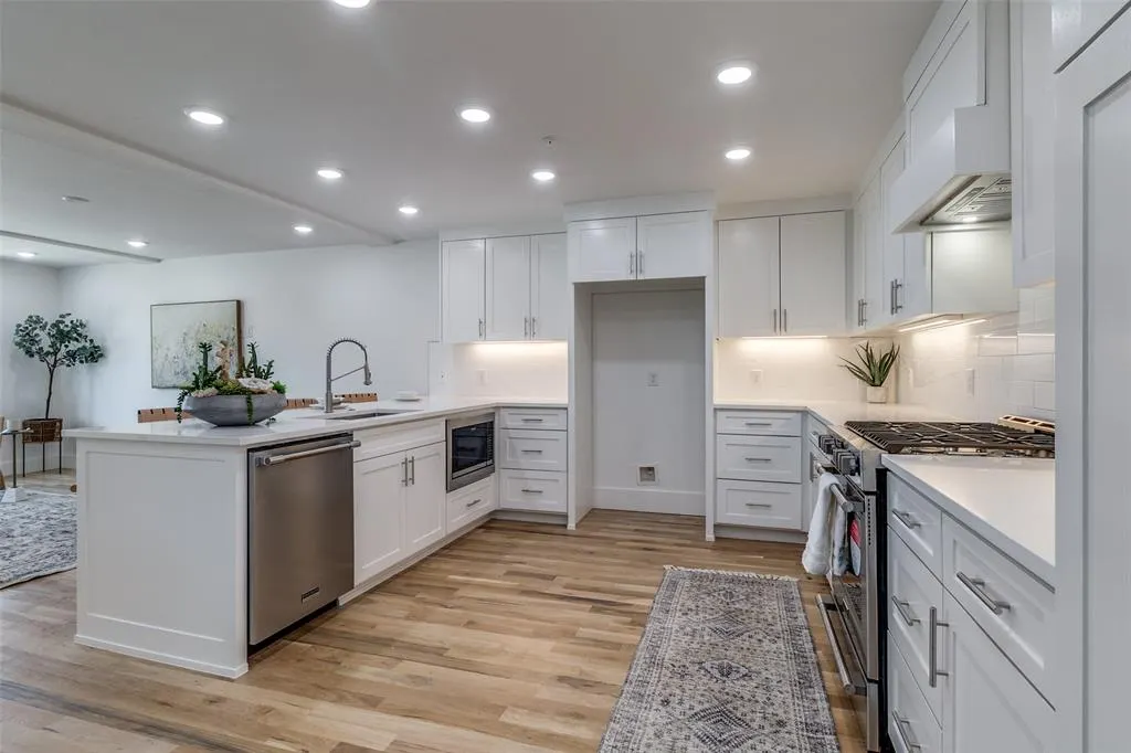 4701 San Jacinto Street, #103