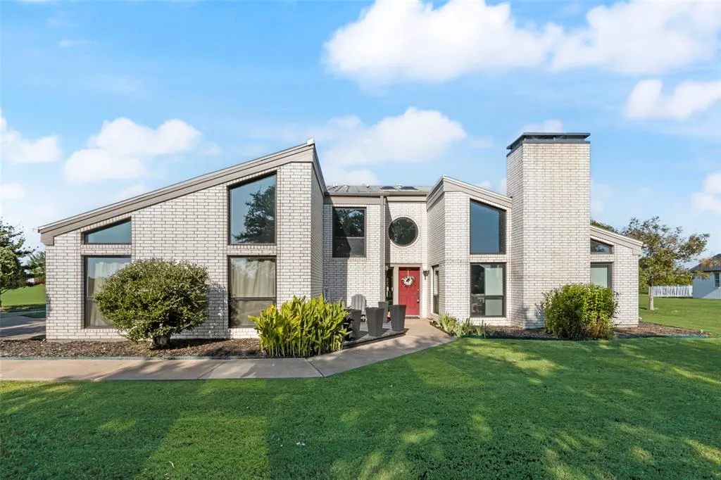 6140 Moss Rose Lane