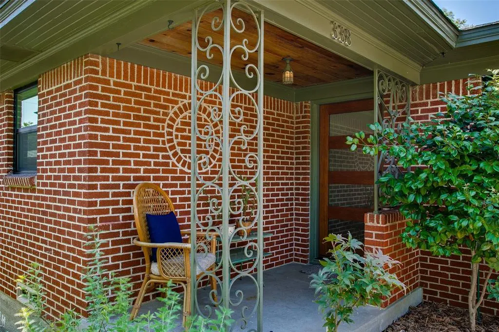 338 Vermont Avenue
