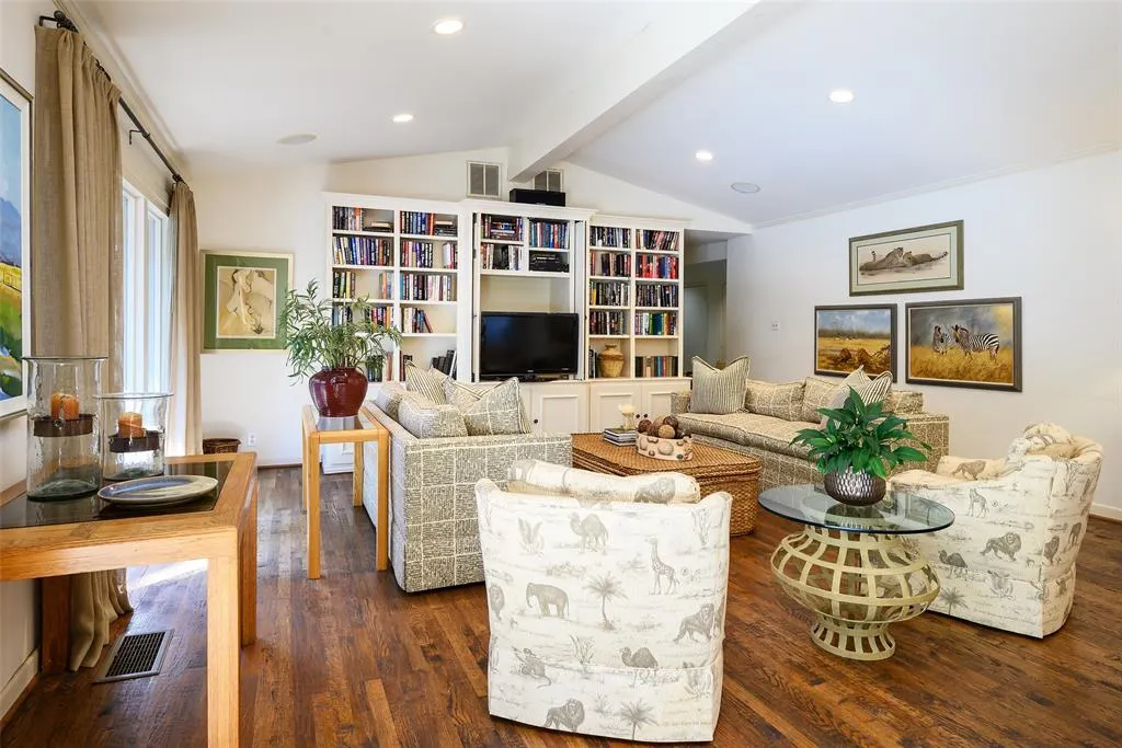 11241 Russwood Circle