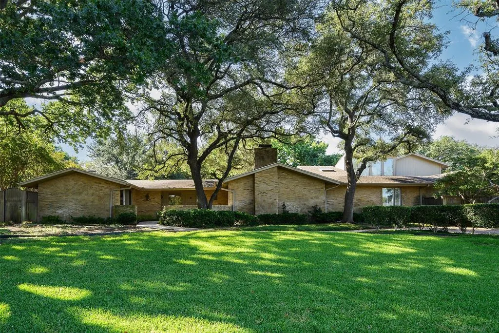 11241 Russwood Circle