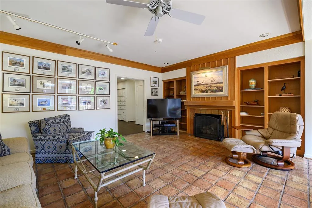 11241 Russwood Circle