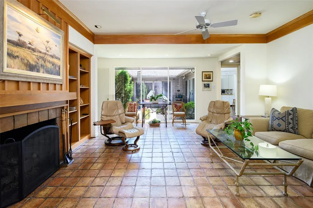 11241 Russwood Circle