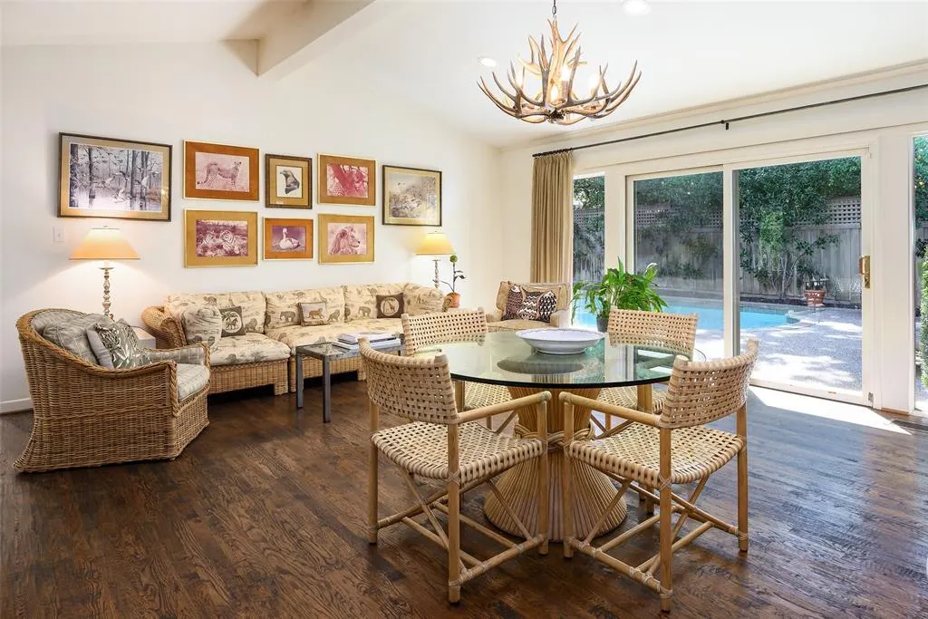 11241 Russwood Circle