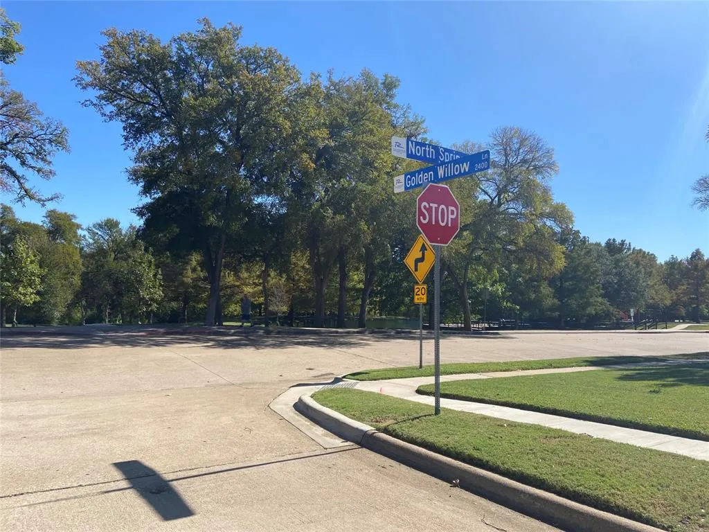 2209 Golden Willow Lane