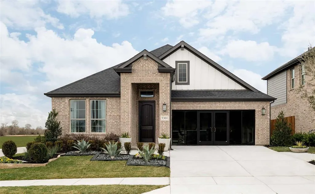 7260 Dragonfly Lane