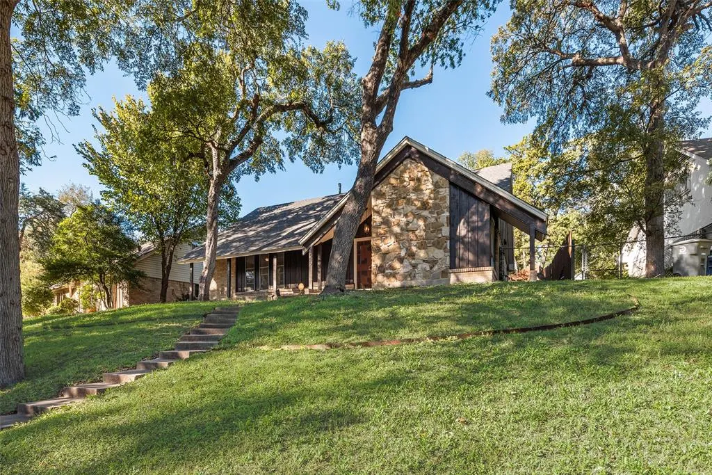 1529 Windchime Drive